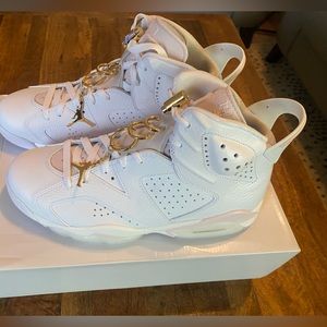 Nike Women’s Air Jordan’s 6 Retro